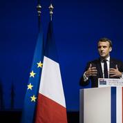 Emmanuel Macron tente la réconciliation avec les maires