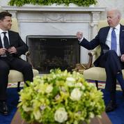 Biden tente de rassurer Kiev face à la Russie