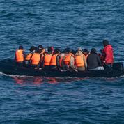 Migrants: le nombre de traversées de la Manche en forte hausse cette année