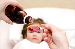 Rhume, toux, fièvre...Quels sont les médicaments à proscrire chez l’enfant ?