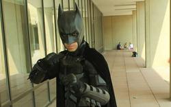 Un étudiant conçoit un costume de Batman ultra-résistant