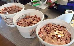 Un étudiant paie une amende avec 11.000 pièces de 1 cent