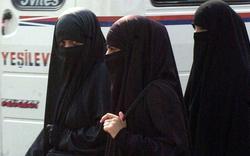 Le recteur de l’université du Caire interdit le niqab pour les enseignantes