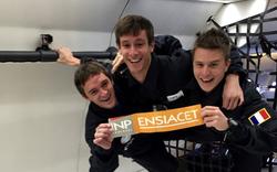 Trois étudiants ingénieurs testent leur invention en apesanteur