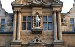 A Oxford, une statue du colon Cecil Rhodes fait polémique