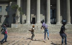 Afrique du Sud: violents heurts pour dénoncer la hausse des frais universitaires