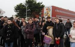 Des lycéens manifestent pour réclamer davantage... de sanctions