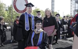 Une mère diplômée pour avoir épaulé son fils tétraplégique durant ses études
