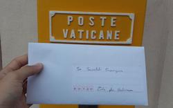 En Erasmus à Rome, il envoie une lettre au Pape pour alerter sur la misère au Vatican