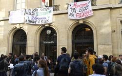Sciences Po Paris est de nouveau bloquée par des étudiants