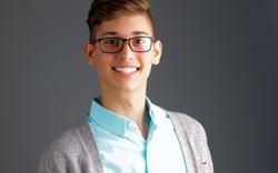 Rejeté par ses parents, un étudiant gay récolte 140.000 dollars pour financer ses études