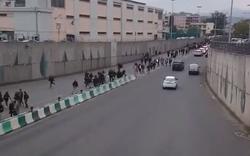 La vidéo hallucinante de lycéens bloquant l’autoroute en soutien aux «gilets jaunes»