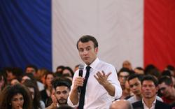 Macron compte intégrer l’examen du permis de conduire au service national universel