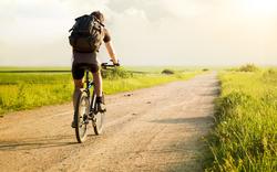 Coincé en Écosse, un étudiant grec parcourt 3500 kilomètres à vélo pour rejoindre sa famille