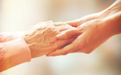 Le gouvernement crée 10.000 missions de service civique pour aider les personnes âgées
