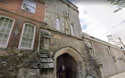 Royaume-Uni: le prestigieux collège de Winchester accueillera bientôt des filles