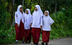 Dans les écoles indonésiennes, les filles subissent des pressions pour porter un voile islamique