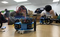 École d’ingénieurs: à l’Esiea, les étudiants construisent un robot