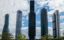 IE Tower, l’Université futuriste de 180 mètres de haut