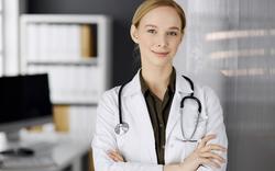 Déserts médicaux: le casse-tête pour attirer les étudiants et jeunes diplômés en médecine