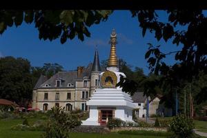 Le grand Tcheuten et le château à La Boulaye.