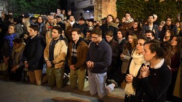 Maffesoli: «Que signifie la piété collective au pied de Notre-Dame en feu?»
