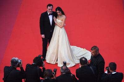 Quentin Tarantino et sa femme Daniella Pick sur les marches, samedi.