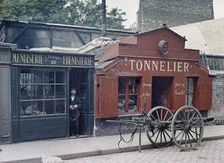 Frédéric Gadmer, Paris 6e, rue Notre-Dame des Champs, 23 juillet 1914, autochrome 9x12cm.