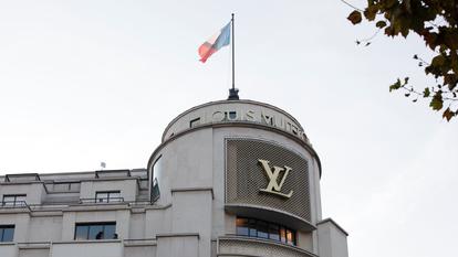 À Paris, ce sont les géants du luxe, les «Khol» (Kering-Hermès-L’Oréal-LVMH),dont le dynamisme ne cesse de surprendre, qui ont porté le marché.