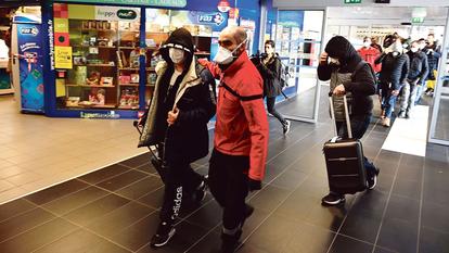 La gare de Lyon-Perrache a été évacuée lundi après que des passagers d’un bus venant de Sienne ont été suspectés d’être porteurs du Covid-19.