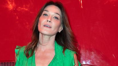 La chanteuse et ancienne mannequin Carla Bruni a tenu à afficher son soutien à l’actrice Fanny Ardant.