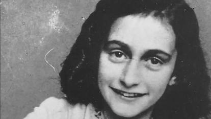 «Le Journal d’Anne Frank est un texte d’une grande sensibilité où une adolescente couche sur le papier, pendant les deux ans que dure son retrait du monde, ses moments d’angoisse, de détresse, de joie, de tourment, de révolte, de rire, d’émotion.»