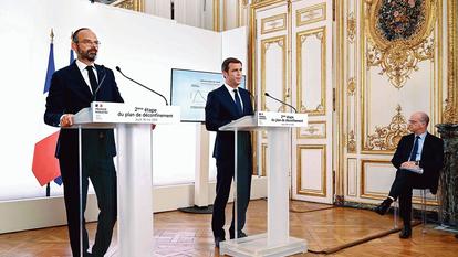 Édouard Philippe, Olivier Véran et Jean-Michel Blanquer, jeudi à Matignon, lors de l’annonce des nouvelles mesures de déconfinement.