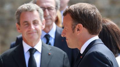 L’ancien président Nicolas Sarkozy et Emmanuel Macron au Mont-Valérien, le 18 juin 2020.