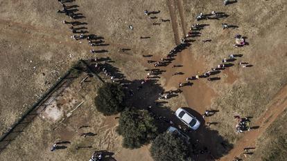 Distribution de nourriture à Johannesburg (Afrique du Sud) le 23 mai 2020.