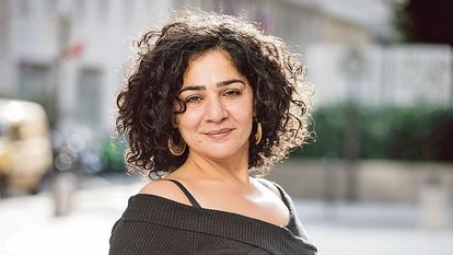 Sur fond de guerre civile au Liban, Dima Abdallah a écrit son premier roman les larmes aux yeux, comme on fredonne une chanson dans une langue oubliée.