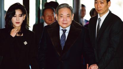 «Le président Lee était un véritable visionnaire. Son héritage est éternel », a déclaré Samsung.