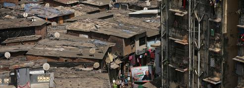 L’étouffant confinement du plus grand bidonville indien
