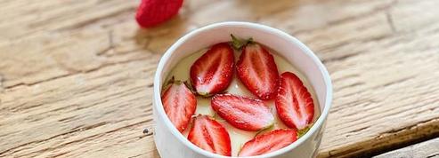La recette de panna cotta orgeat, compotée fraise, rhubarbe et fleur d’oranger de Yann Couvreur