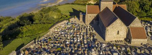 En Normandie, l’église de Varengeville résiste face à la mer