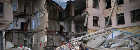 Guerre en Ukraine: à Mykolaïv, les civils tentent de fuir la violence des bombardements