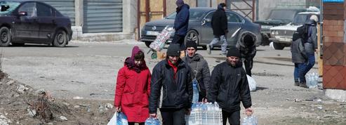 Guerre en Ukraine: écrasée par les bombes, la ville stratégique de Marioupol refuse de capituler