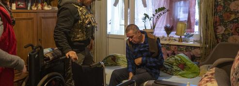 En Ukraine, les volontaires anglo-saxons qui évacuent les blessés sur le front et jusque derrière les lignes russes: le récit de l’envoyée spéciale du Figaro