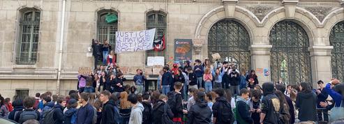 «La jeunesse emmerde le Front national»: à Louis-le-Grand, Lavoisier, Lamartine, des lycéens protestent contre le second tour