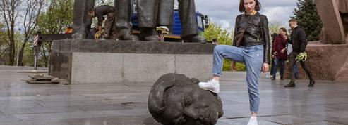 L’Ukraine brise ses statues soviétiques: le récit de l’envoyé spécial du Figaro