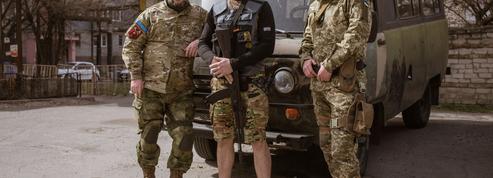 Guerre en Ukraine: le régiment Azov, milice paramilitaire controversée devenue unité d’élite