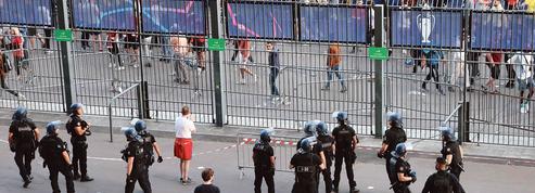 Stade de France: les policiers de terrain évoquent des «voyous des cités voisines»