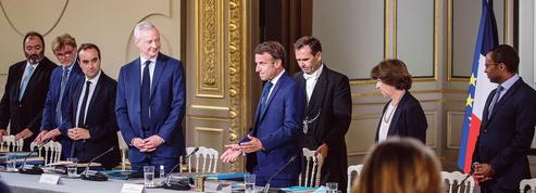 Emmanuel Macron tente de lancer un second mandat incertain