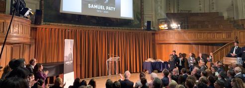 «Non, Samuel n’est pas responsable de sa propre mort»: la mémoire du professeur honorée à la Sorbonne