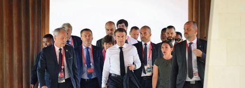 Macron, chef de guerre en campagne pour la paix